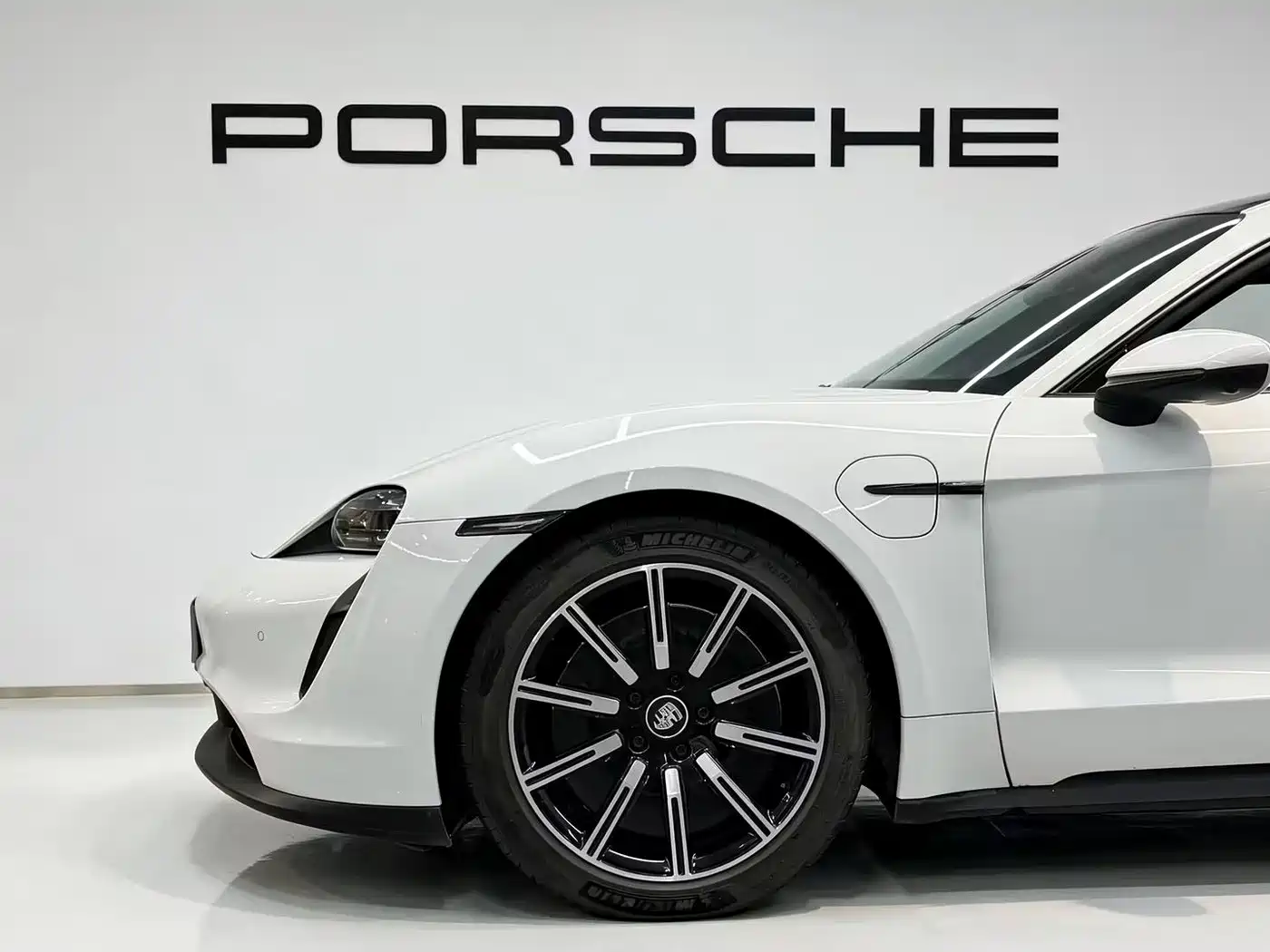 Porsche Taycan 2021 2020 Taycan