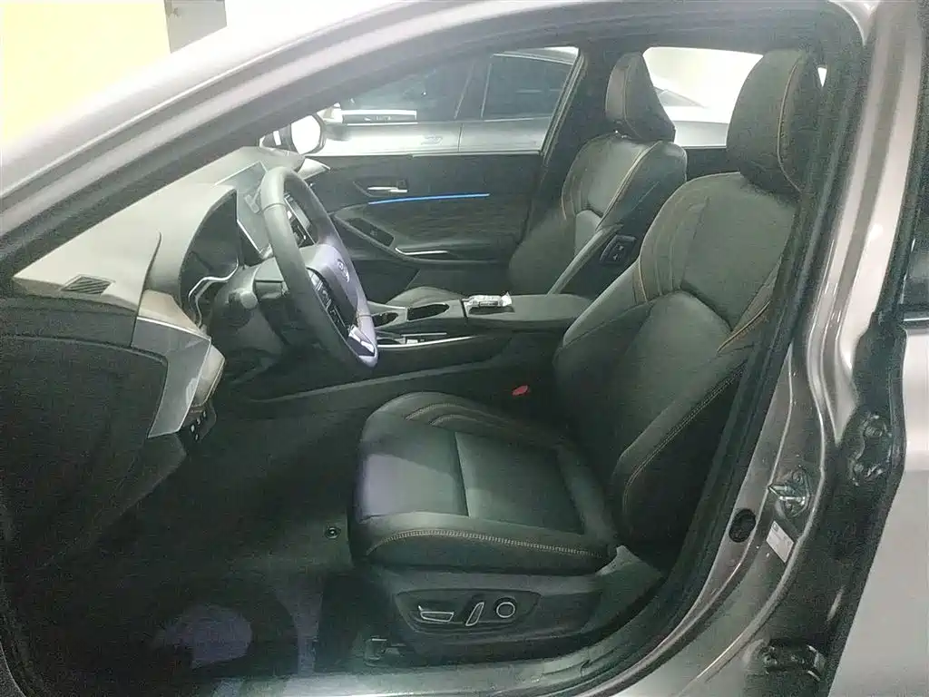 Toyota Avalon 2024 Model Hybrid 2.5L XLE Prestige Edition фото 11