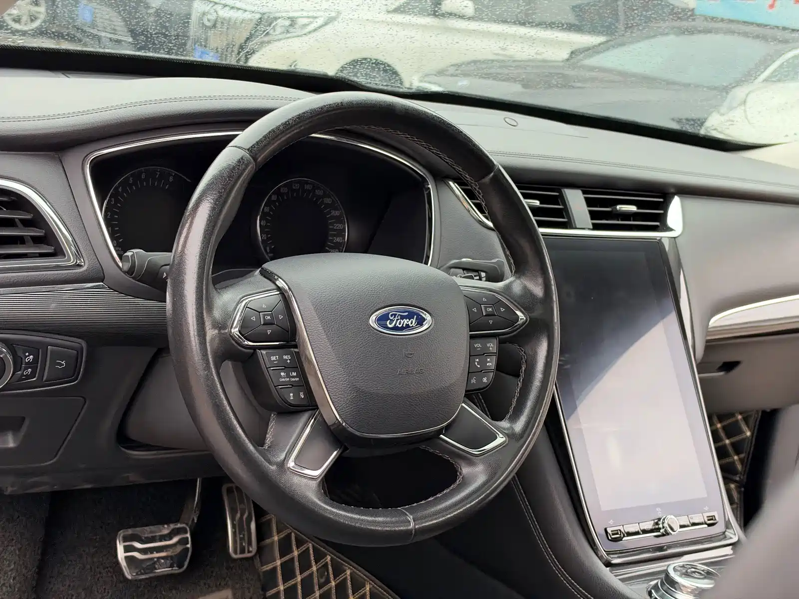 Фото 17 - Ford Taurus