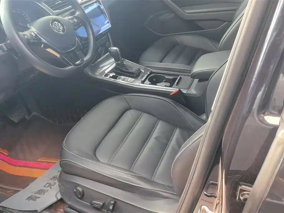 Volkswagen Passat 2016 330TSI DSG Executive Edition фото 9