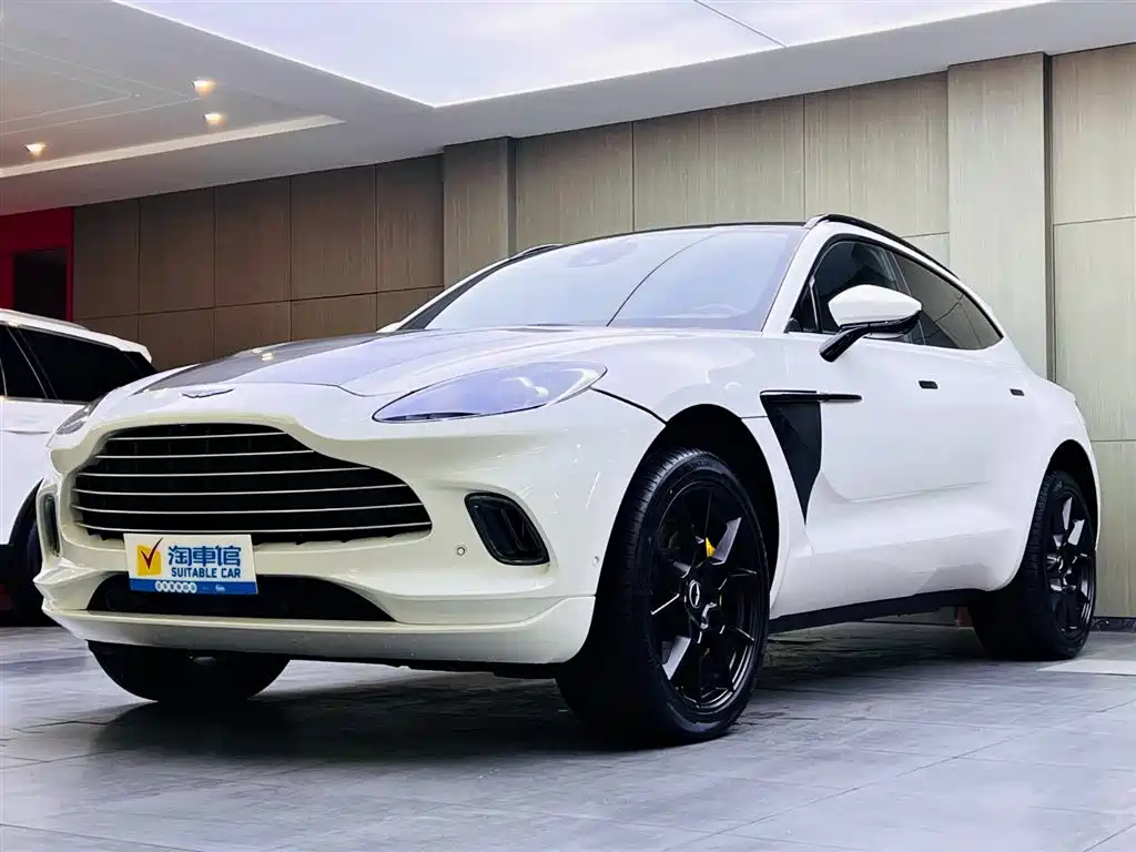 ASTON MARTIN DBX