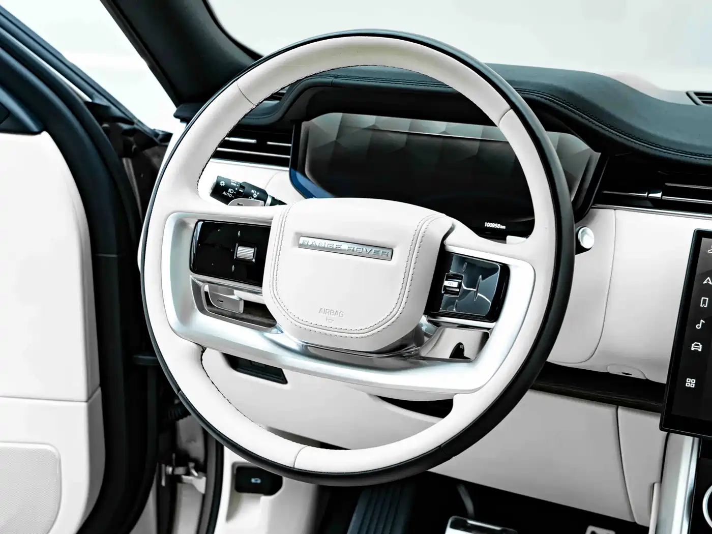 Photo 10 - Land Rover Range Rover