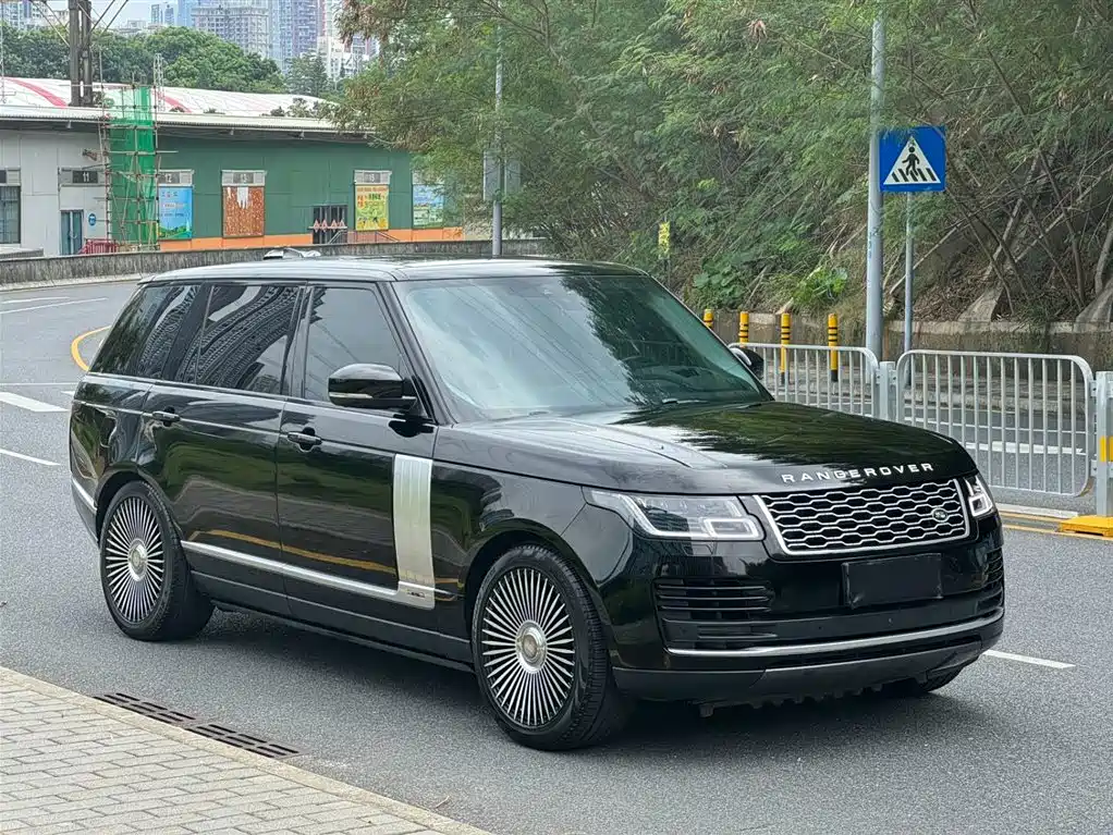 Land Rover Range Rover 2020 3.0 L6 Heritage Extended Edition фото 3