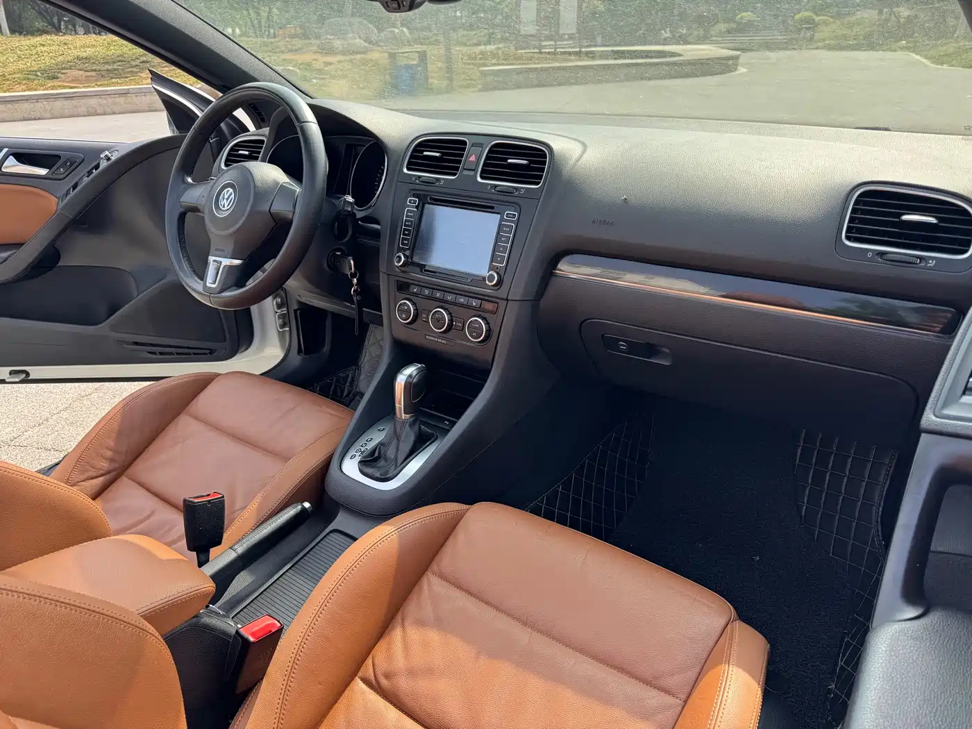 Volkswagen Golf (Import) 2012 1.4TSI Comfort Convertible Edition фото 5