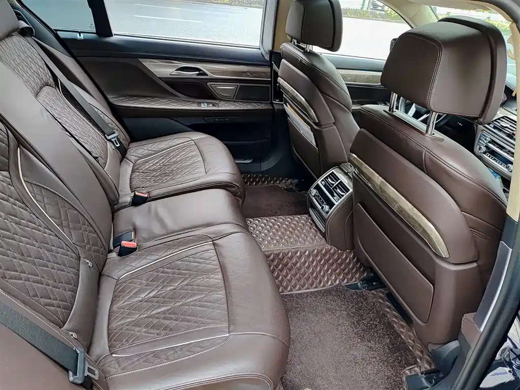 BMW 7 Series 2019 740Li Leading Luxury Package фото 11