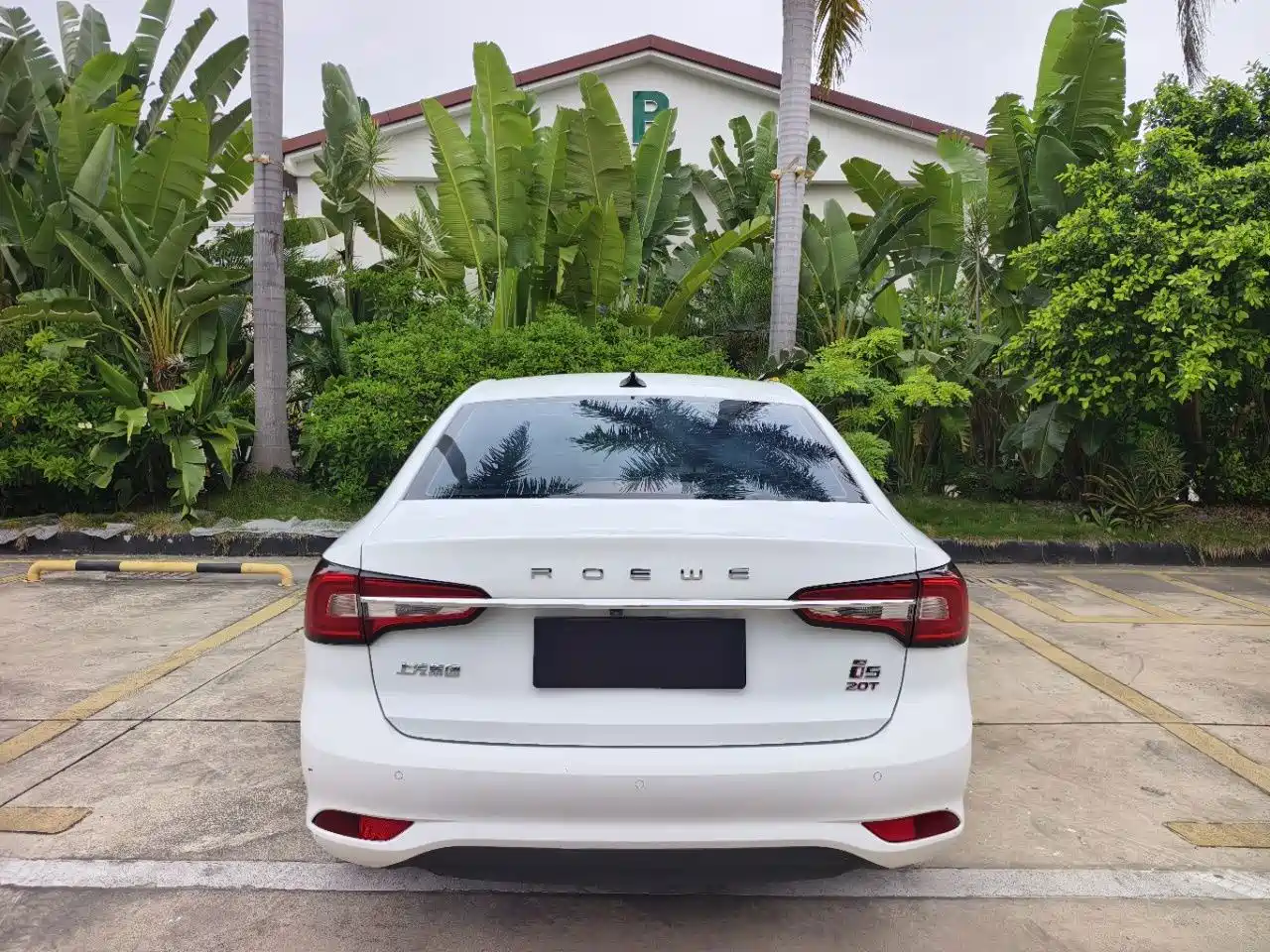 Фото 8 - Roewe i5