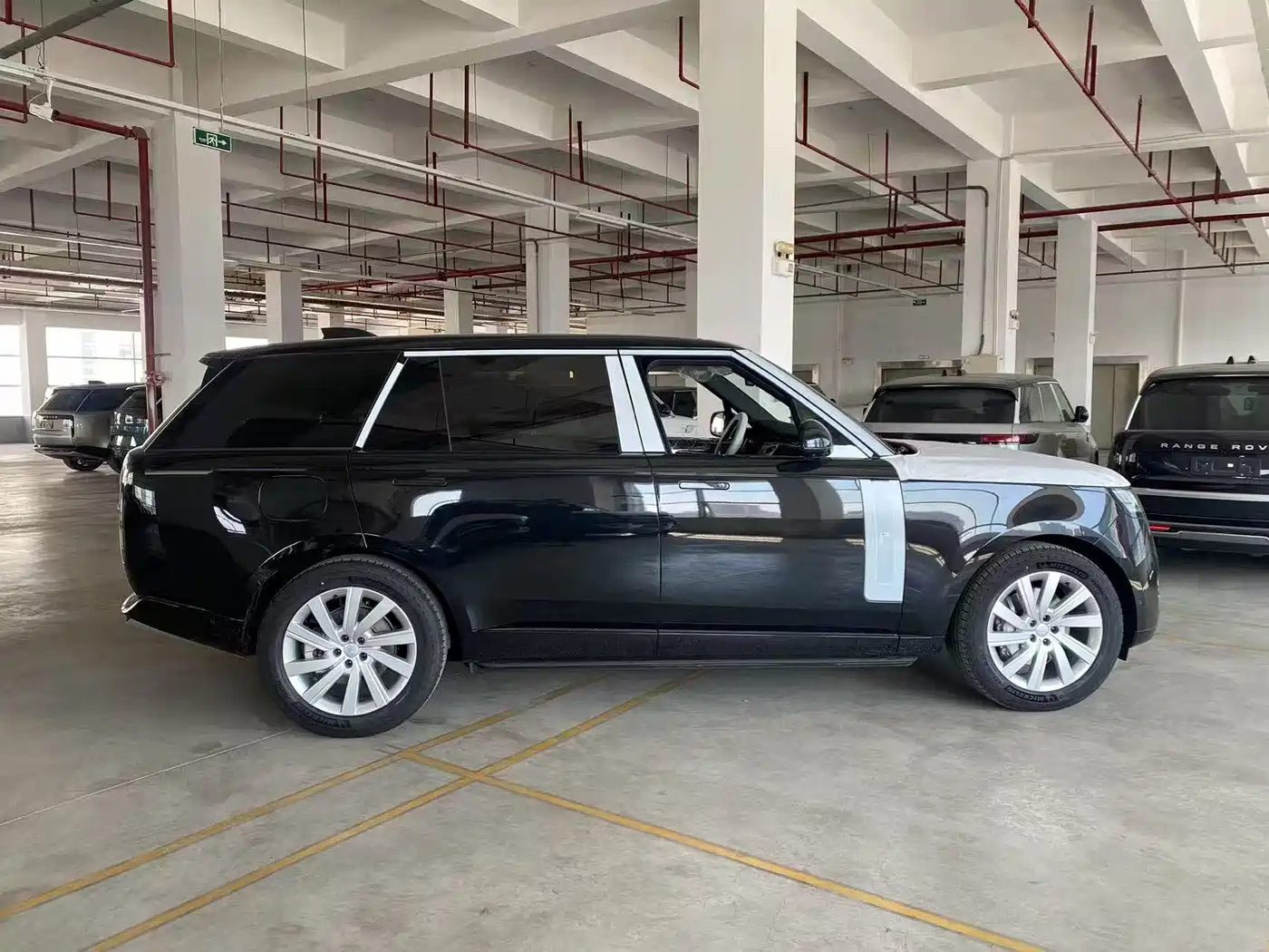 Land Rover Range Rover 2026 Model 3.0 L6 400PS SE Long Wheelbase Version фото 2