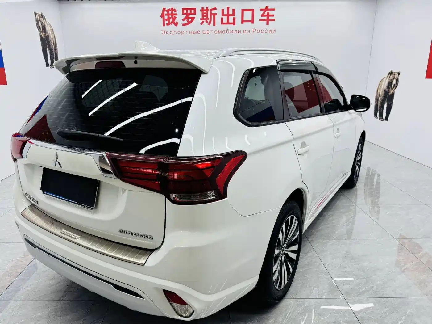 صورة 11 - Mitsubishi Outlander