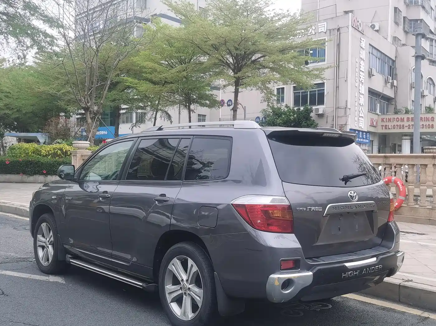 Toyota Highlander 2011 2.7L 2WD 7-seat Luxury фото 4