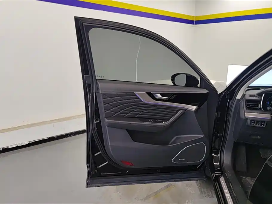Hongqi HS5 2022 Facelift 2.0T Smart Flag Enjoyment Edition фото 7