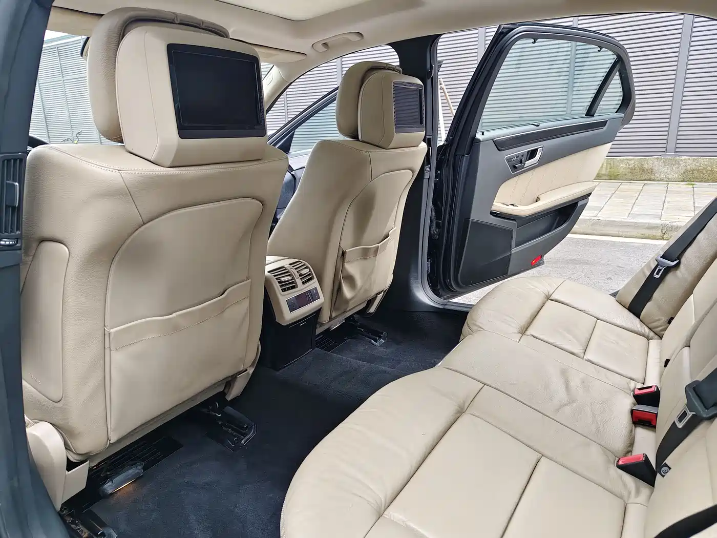 Mercedes-Benz E-Class 2010 E 300 L Fashion фото 13