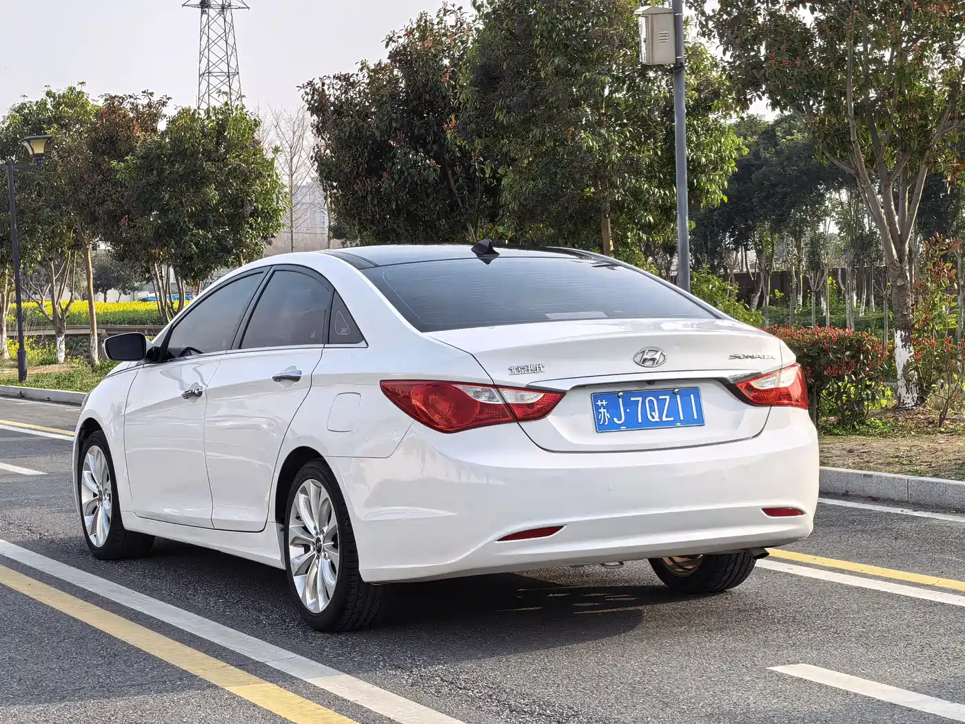 Hyundai Sonata 2011 2.0L Auto Premium Edition фото 3