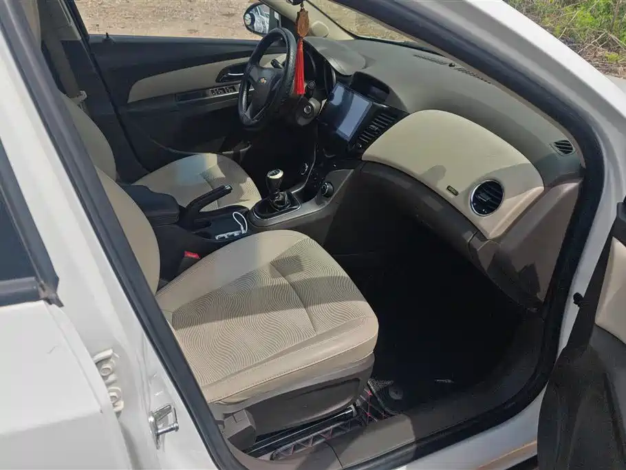 Chevrolet Cruze 2015 1.5L Classic SE MT фото 8