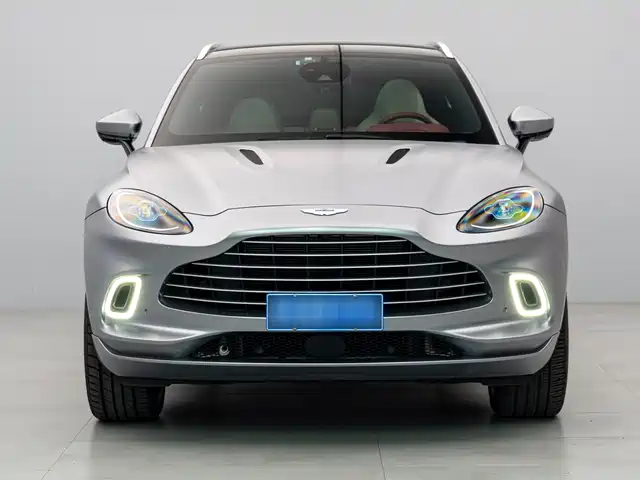 ASTON MARTIN DBX