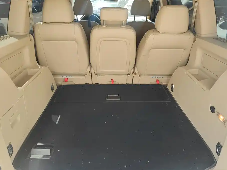 Volkswagen Touran 2011 1.4T DSG Smart Elegance 5-seater фото 4