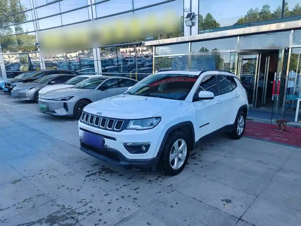 Фото 1 - Jeep Compass