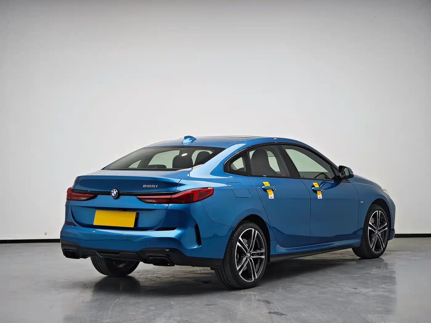 BMW 2 Series (Import) 2023 225i 4-Door Coupe M Sport Shadowline Package фото 4