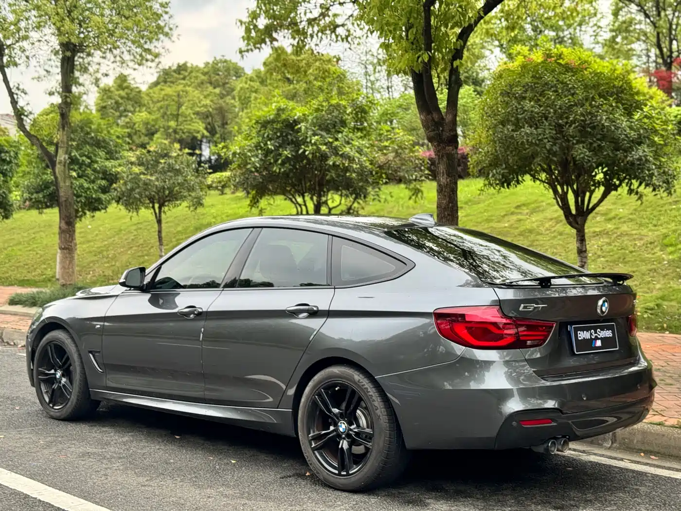 BMW 3 Series GT 2020 320i M Sport Black Night Edition фото 9