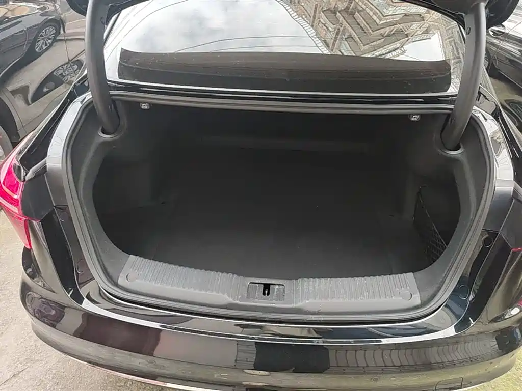 Hongqi H5 2024 1.5T DCT Smart Connect Flag Rhythm Edition фото 19