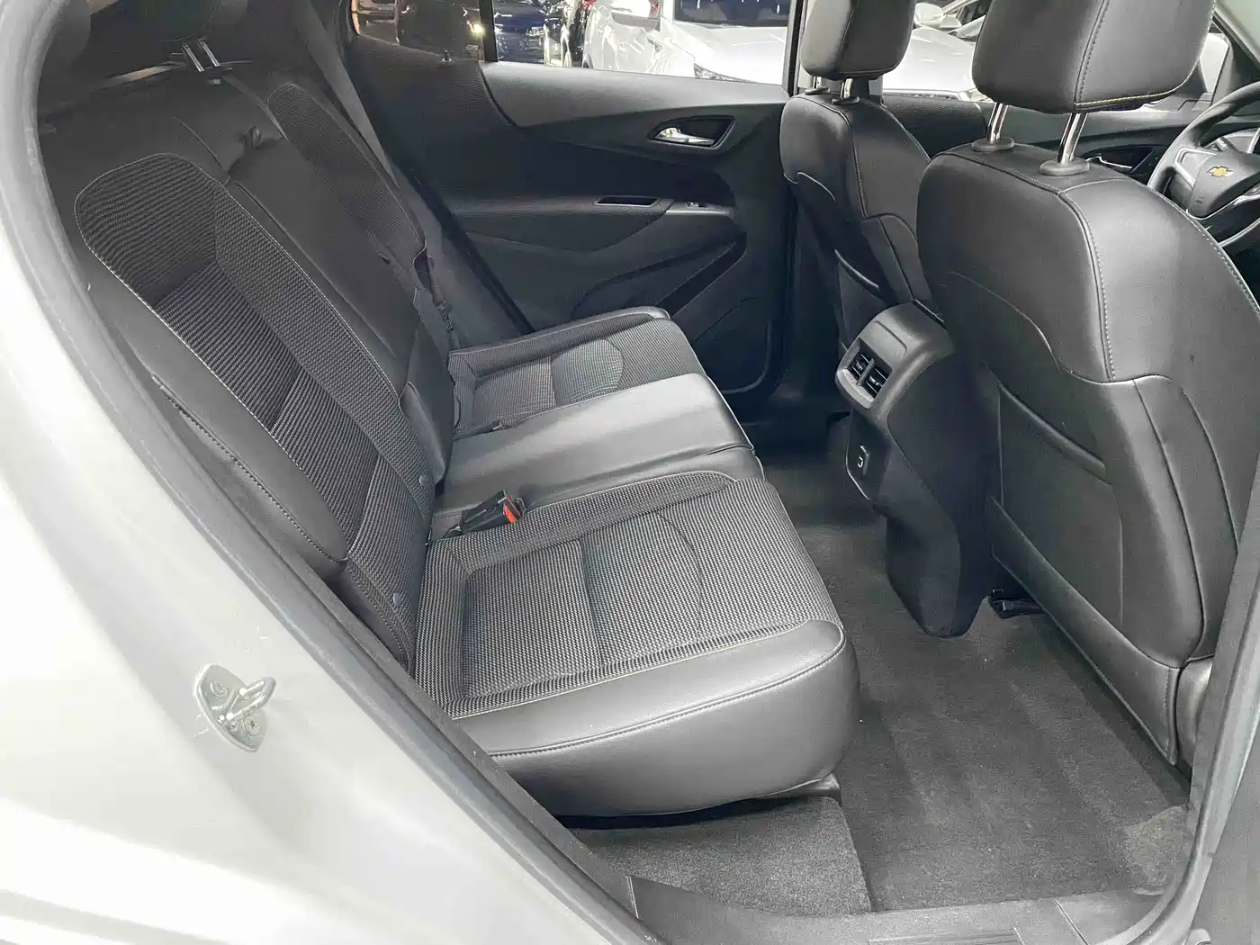 Фото 10 - Chevrolet Equinox