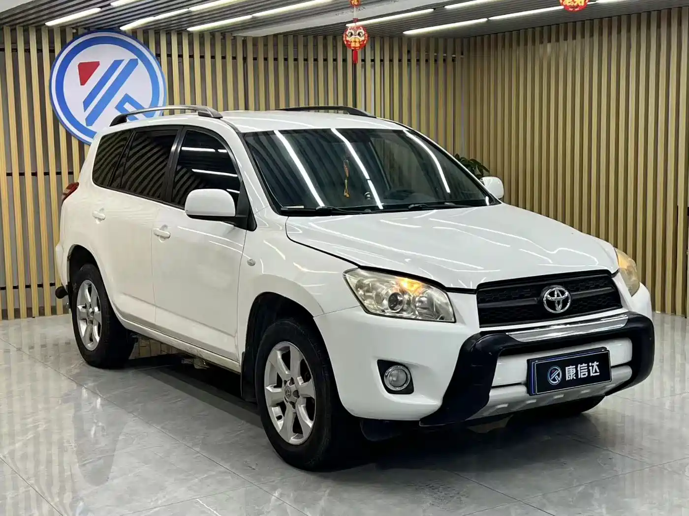 Toyota RAV4 Rongfang 2011 2.0L Automatic Classic Edition фото 3