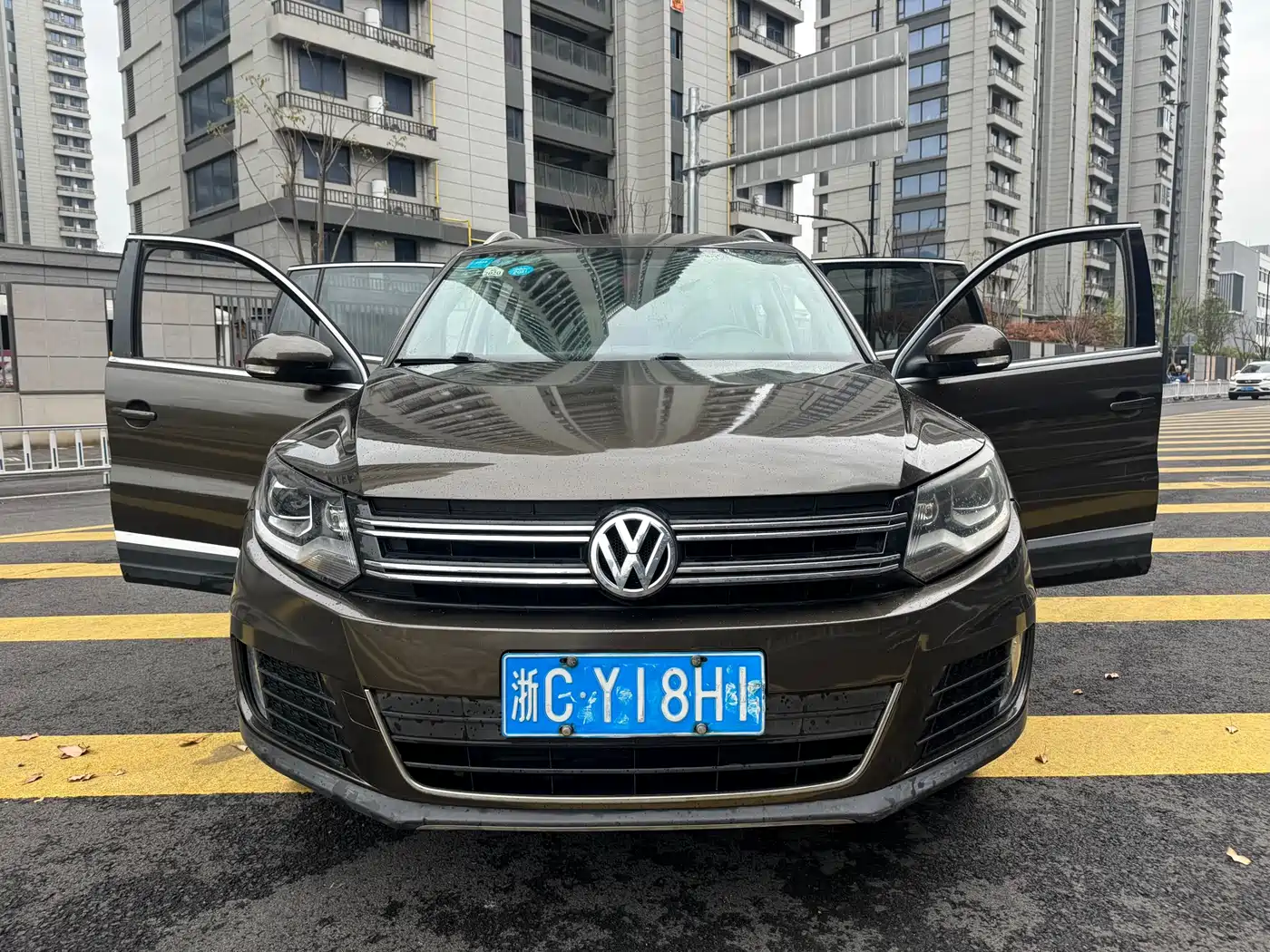 VOLKSWAGEN TIGUAN