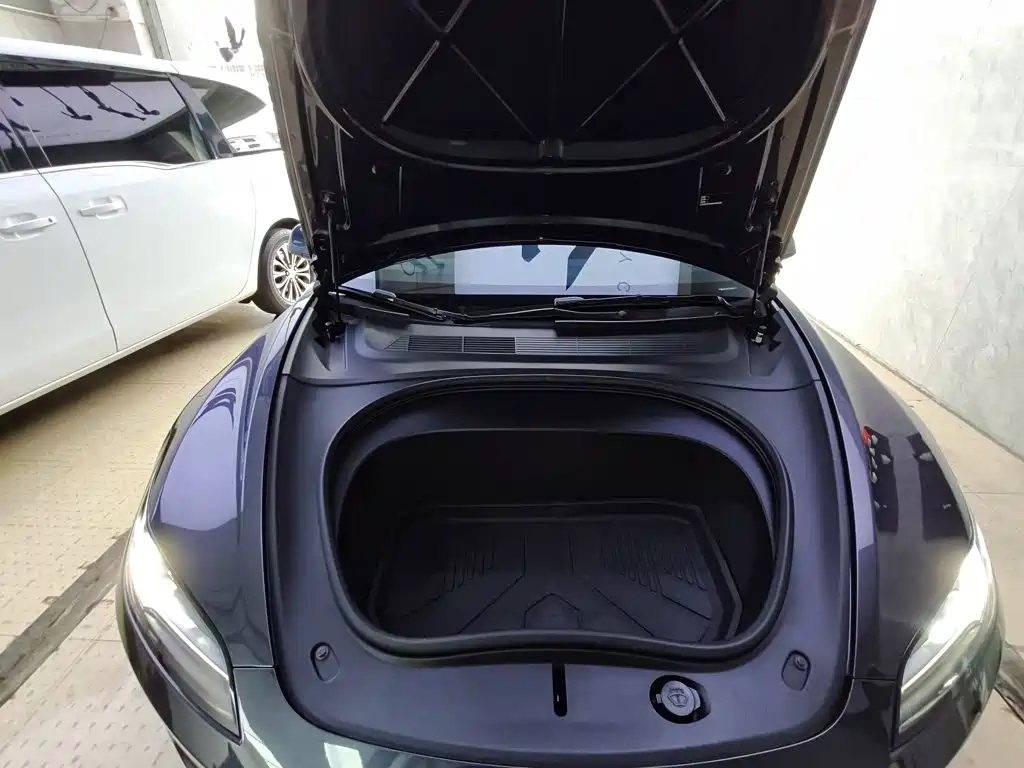 Фото 20 - Tesla Model 3