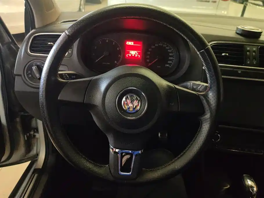 Volkswagen Polo 2012 1.6L Cross Polo AT фото 15