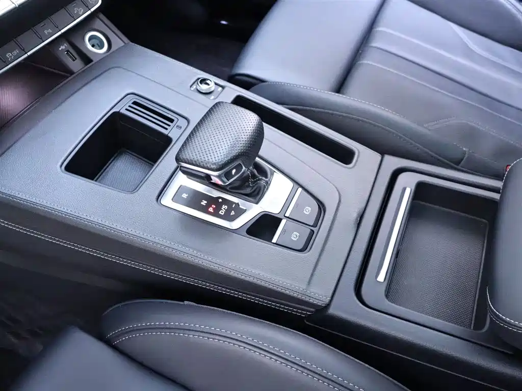 Audi Q5L 2024 Model 40 TFSI Luxury Dynamic фото 12
