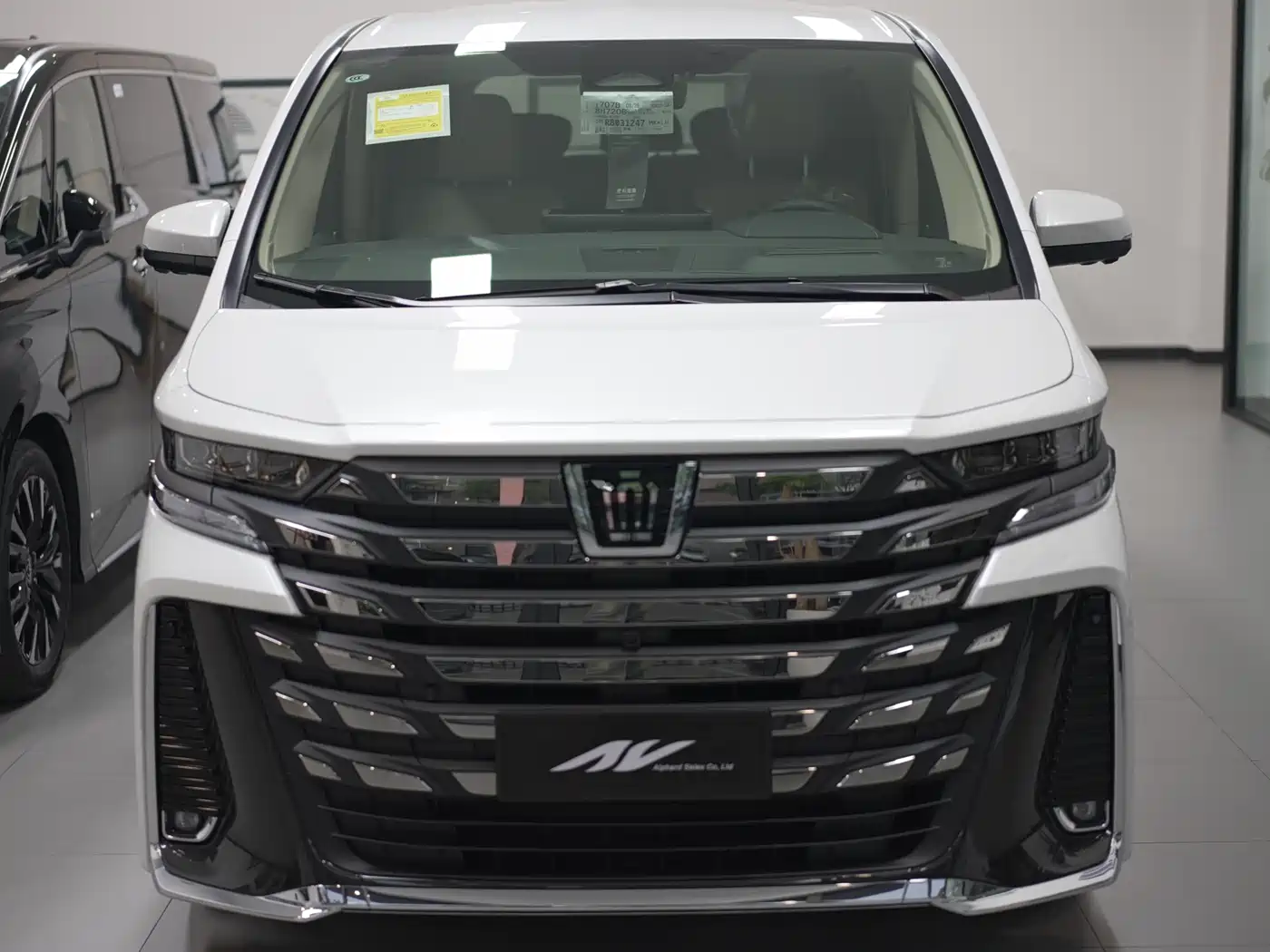 Toyota Vellfire 2024 Crown Hybrid 2.5L Executive Premium Edition фото 9