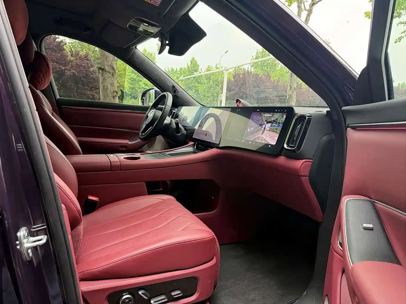 AITO Wenjie AITO M8 2025 Model Extended Range Max+ Edition 53.4kWh 6-Seater фото 10