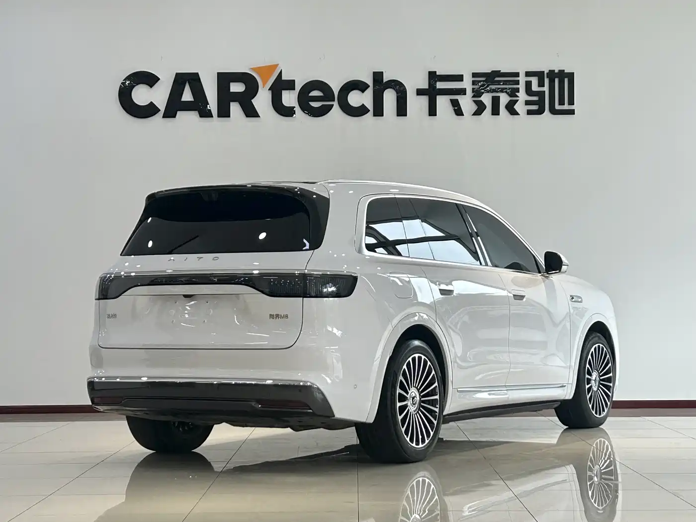 AITO Wenjie AITO M8 2025 Range Extender Max+ Edition 53.4kWh 5-seater фото 21