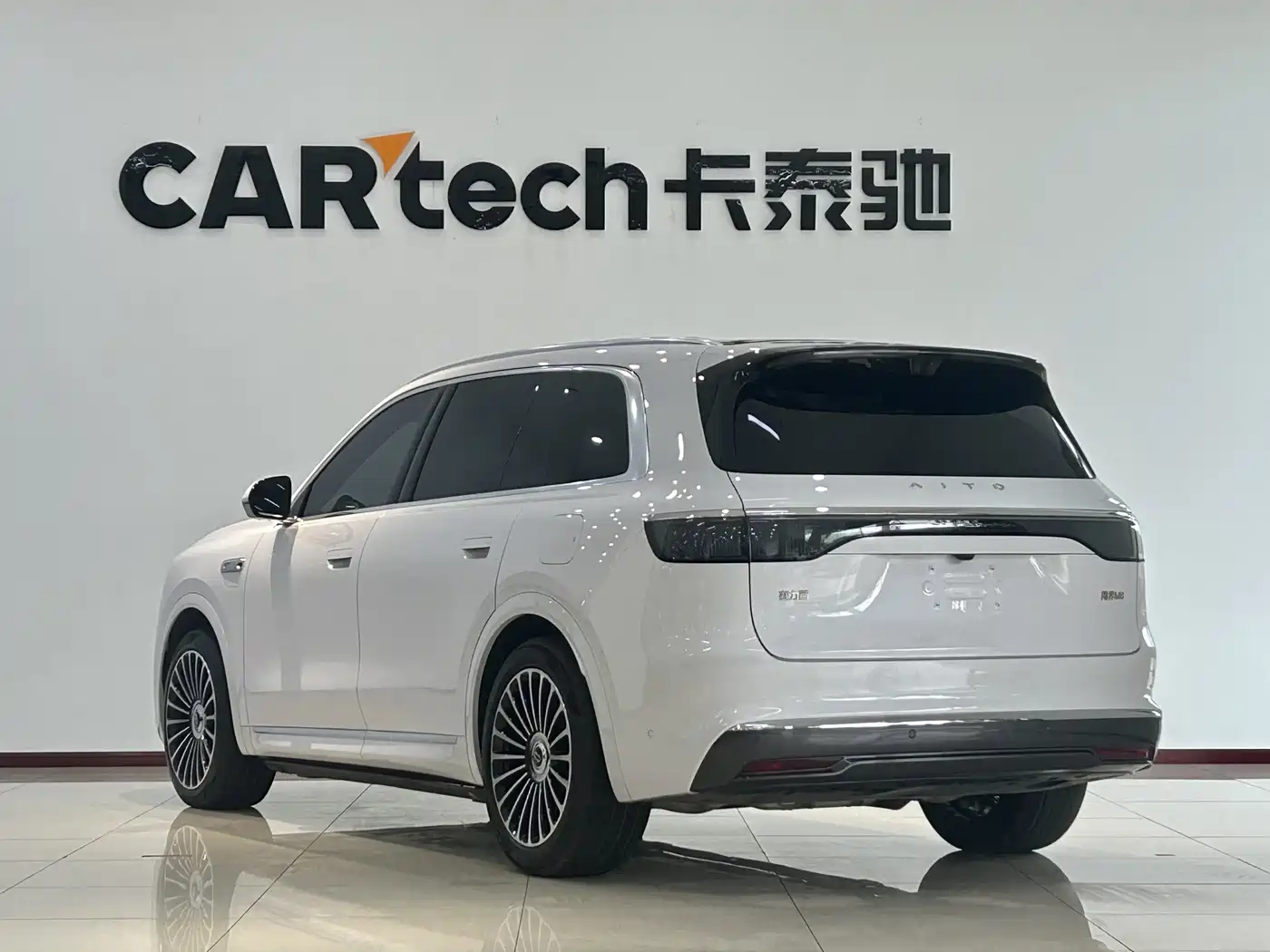 AITO Wenjie AITO M8 2025 Range Extender Max+ Edition 53.4kWh 5-seater фото 22