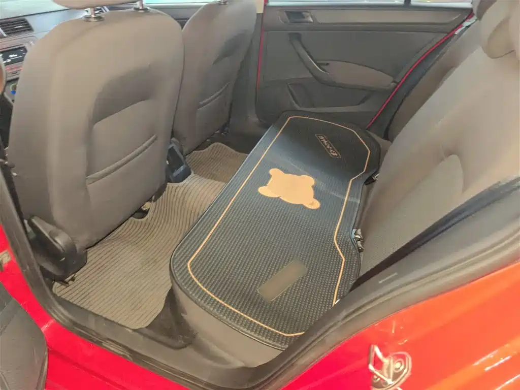 Škoda Skoda Rapid Spaceback 2016 Facelift 1.4L Manual Forward Edition фото 13