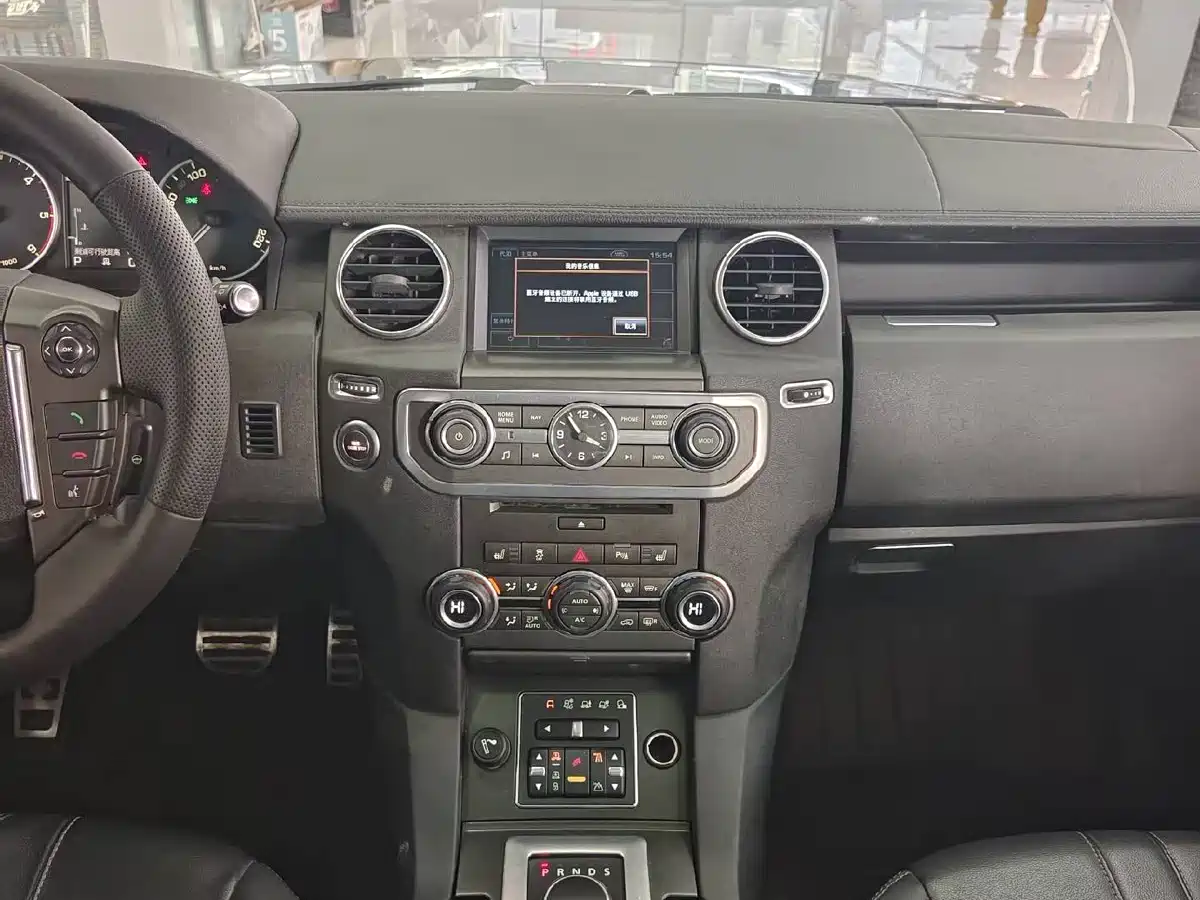 Land Rover Discovery 2013 3.0 SDV6 HSE Diesel фото 8