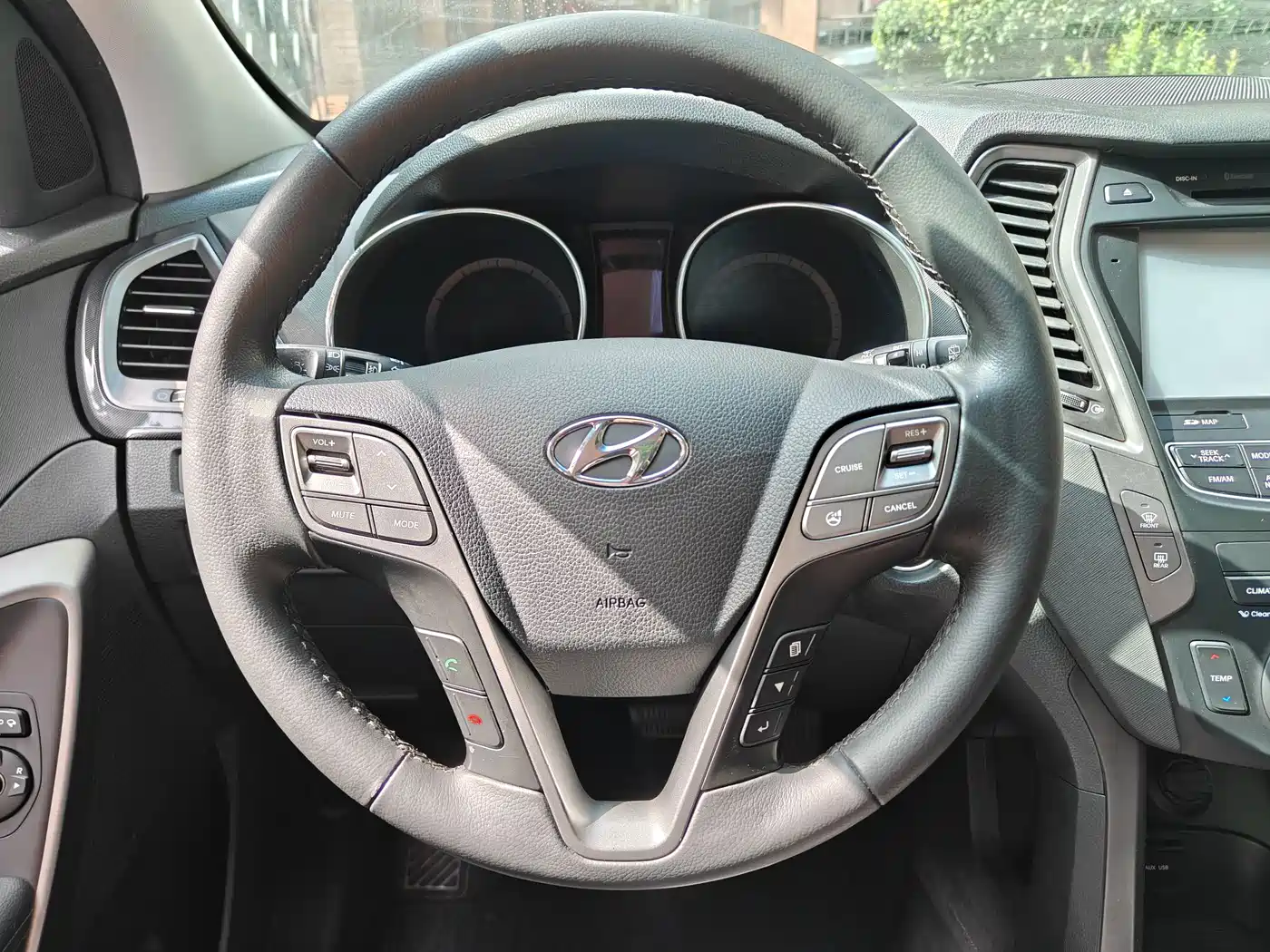 Hyundai Santa Fe 2015 2.4L Automatic 2WD Smart 5-seater фото 20
