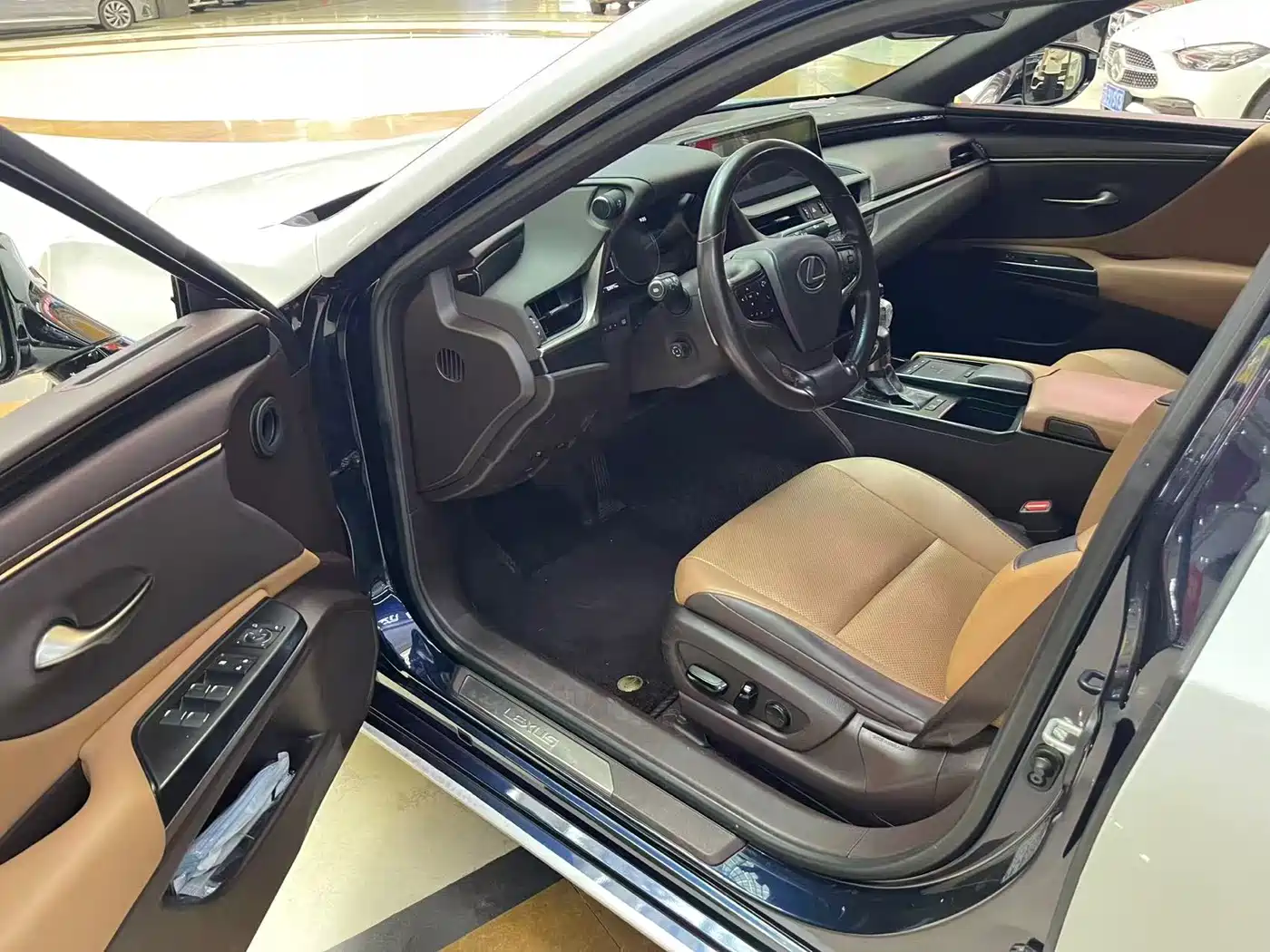 Lexus ES 2021 200 Excellence Edition фото 6