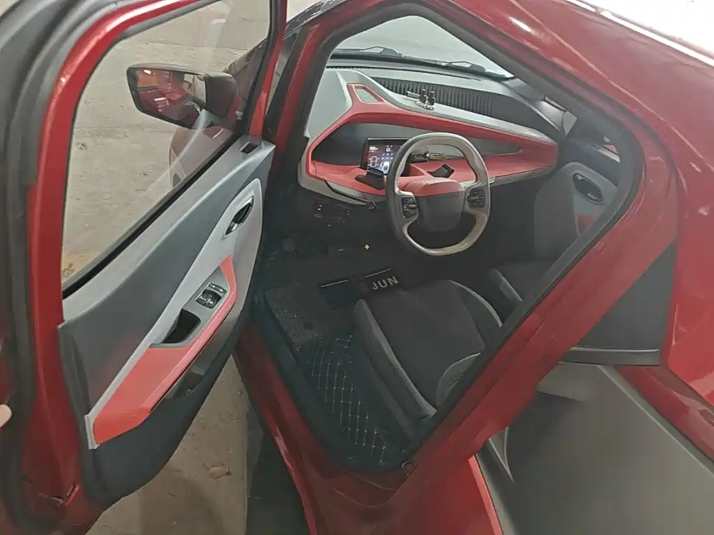 BAOJUN E200