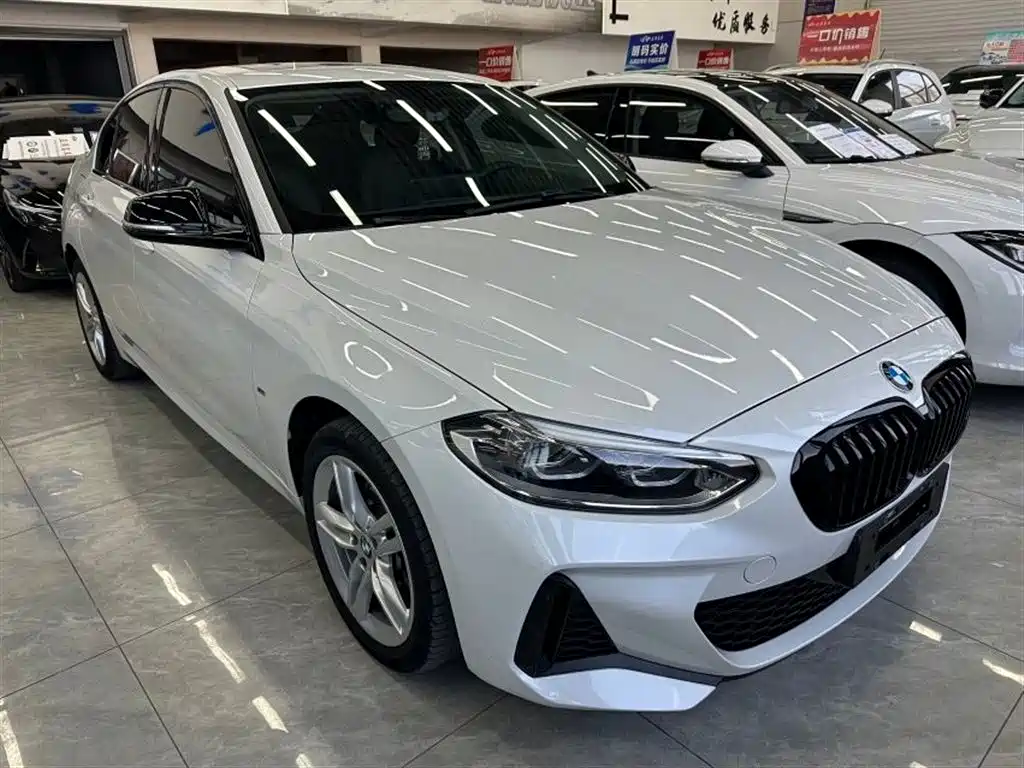 BMW 1 Series 2022 120i M Sport Shadow Edition фото 3