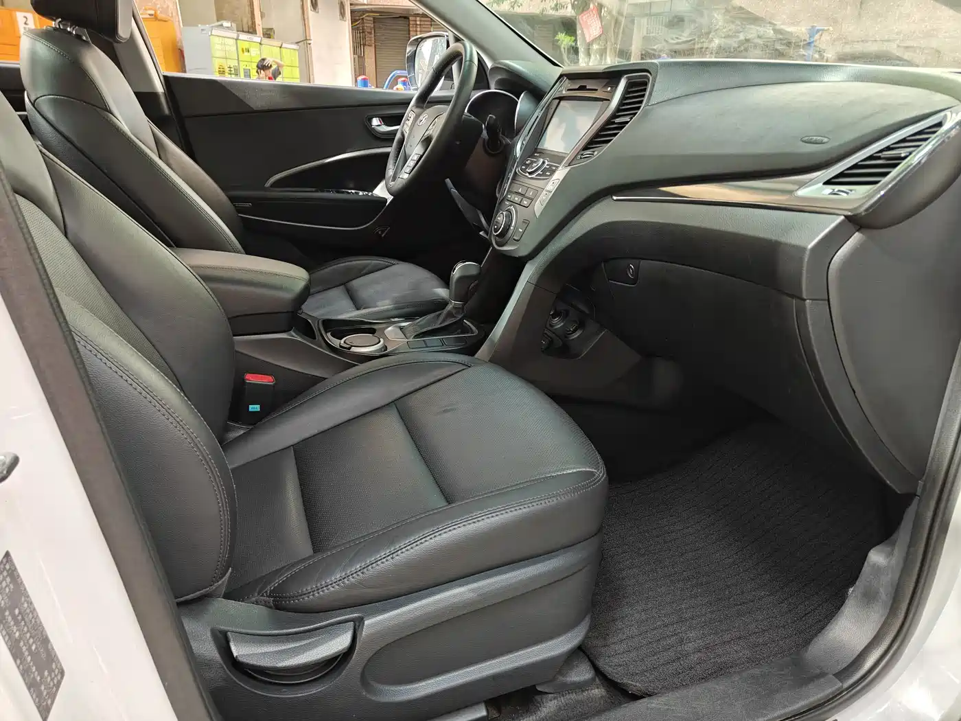 Hyundai Santa Fe 2015 2.4L Automatic 2WD Smart 5-seater фото 13