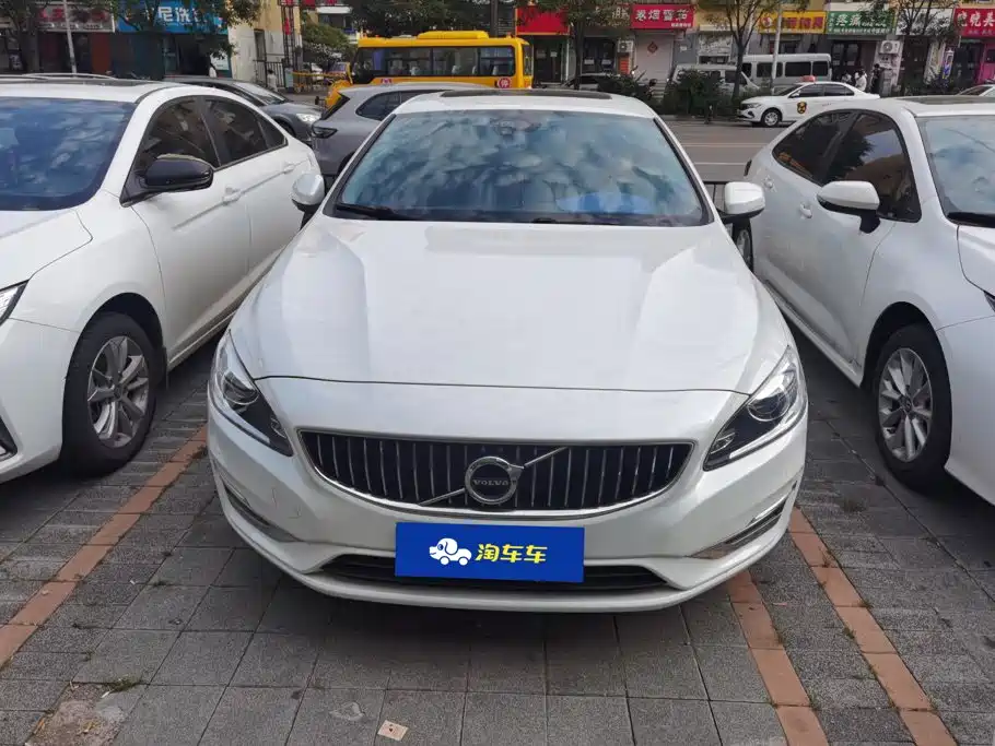 Фото 2 - Volvo S60