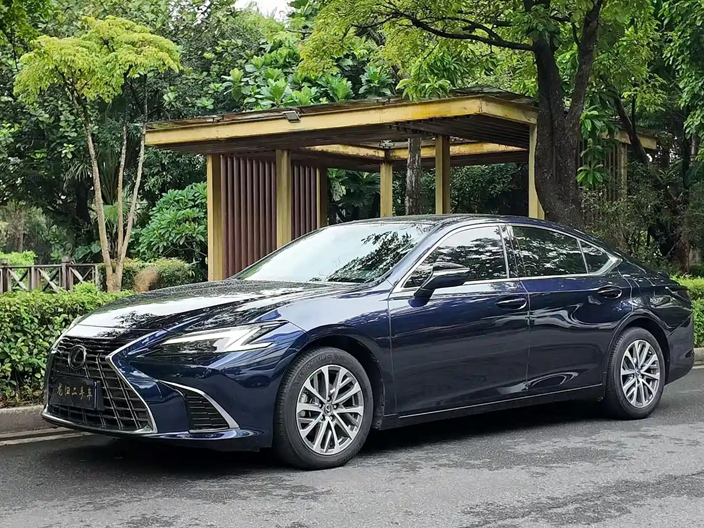 Фото 1 - Lexus ES