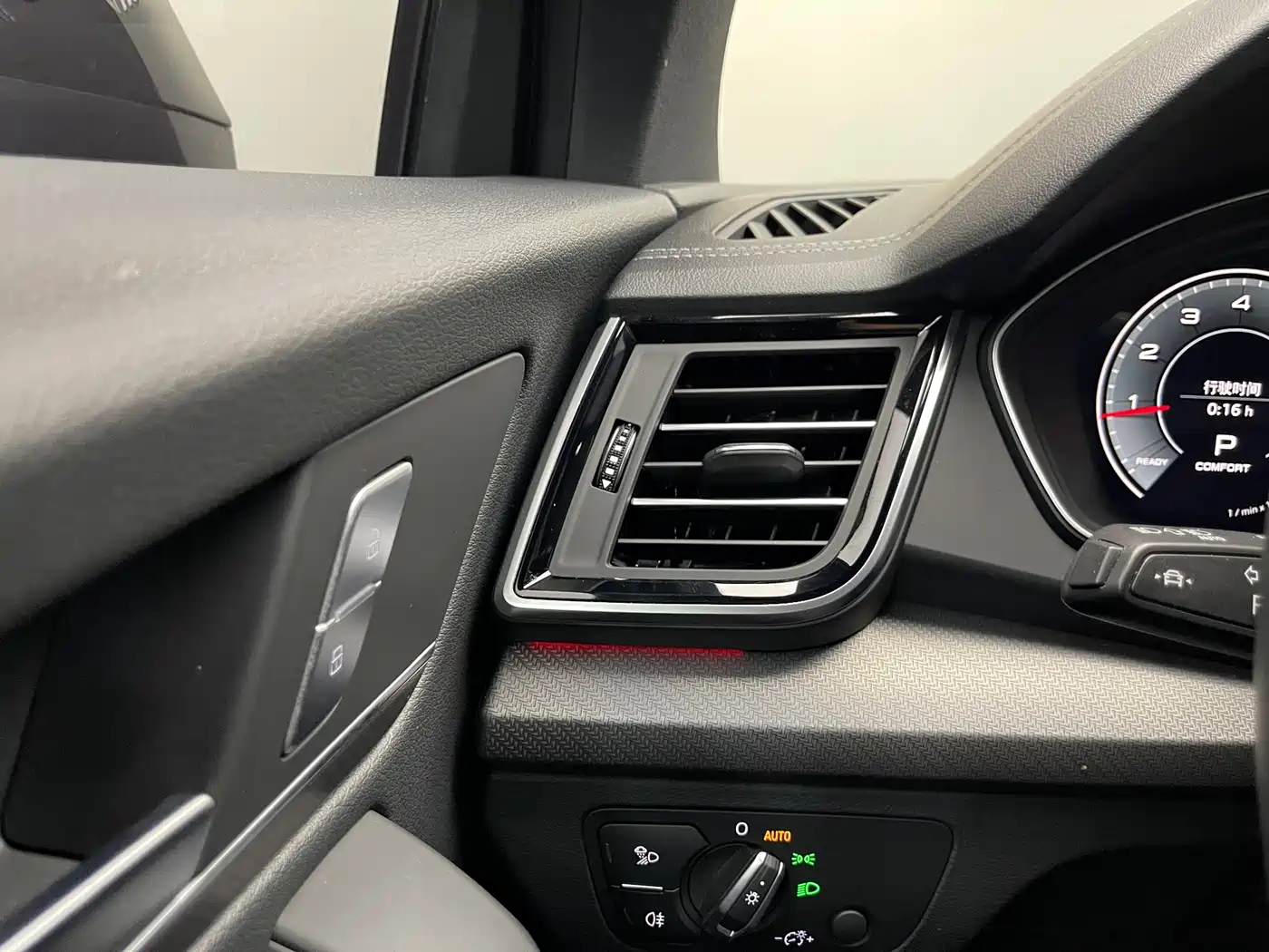 Audi Q5L 2024 Model 40 TFSI Luxury Dynamic фото 23