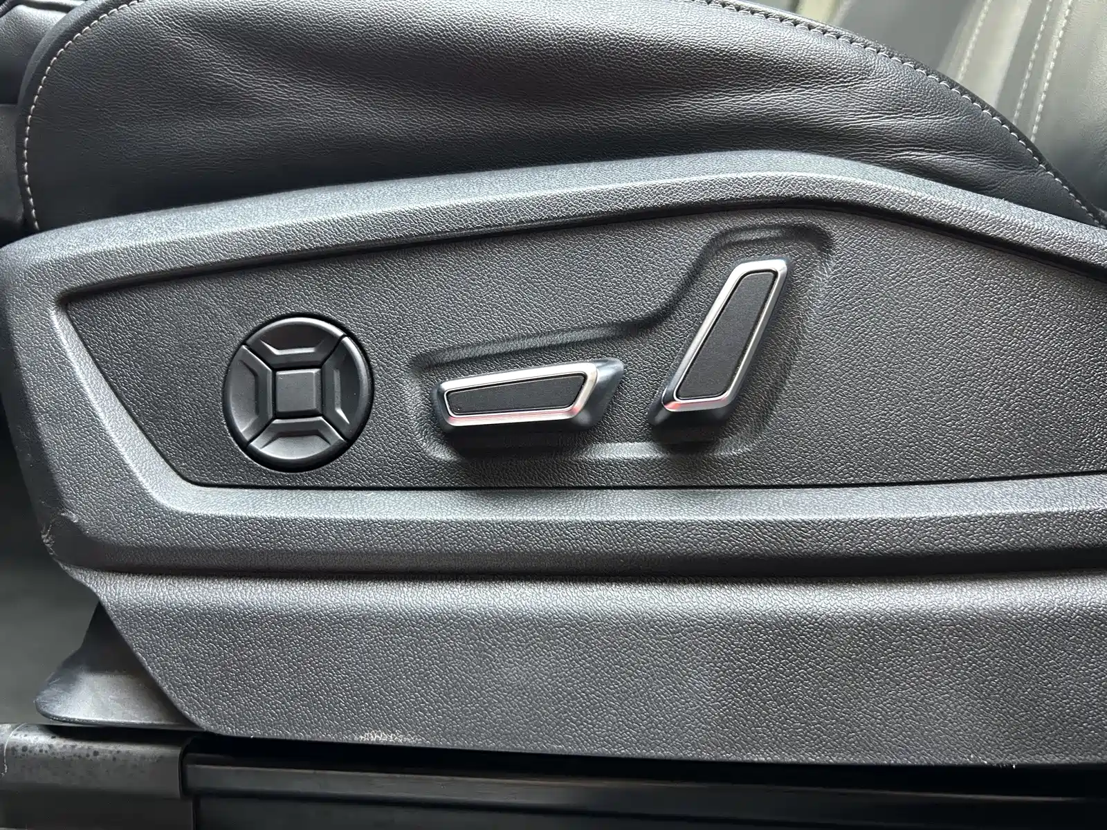 Photo 22 - Audi Q6