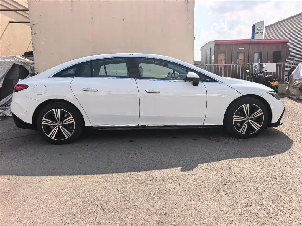 Mercedes-Benz EQE 2025 2025 Model 500 4MATIC Luxury Edition