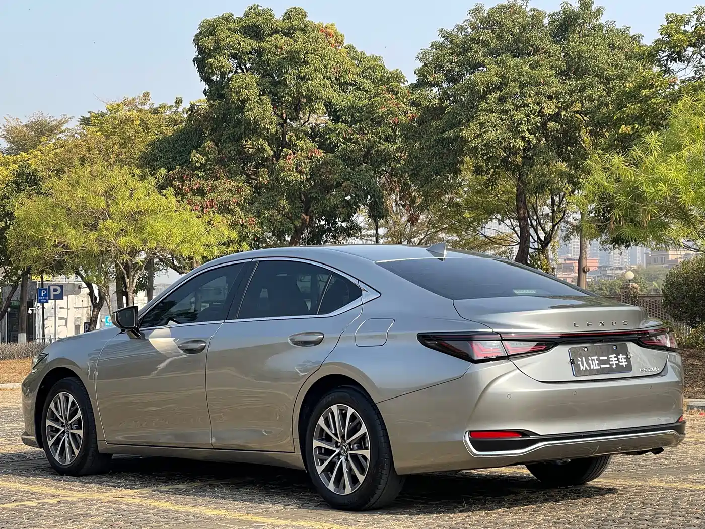 Lexus ES 2025 200 Ultimate Edition фото 4