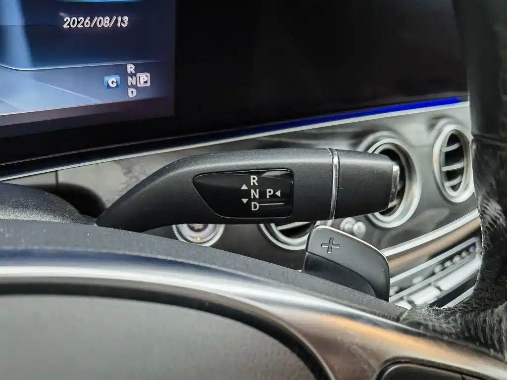 Photo 13 - Mercedes-Benz E-Class