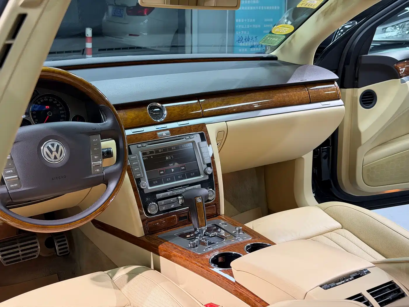 Volkswagen Phaeton 2009 Model 3.6L V6 5-seat Extended Comfort фото 13