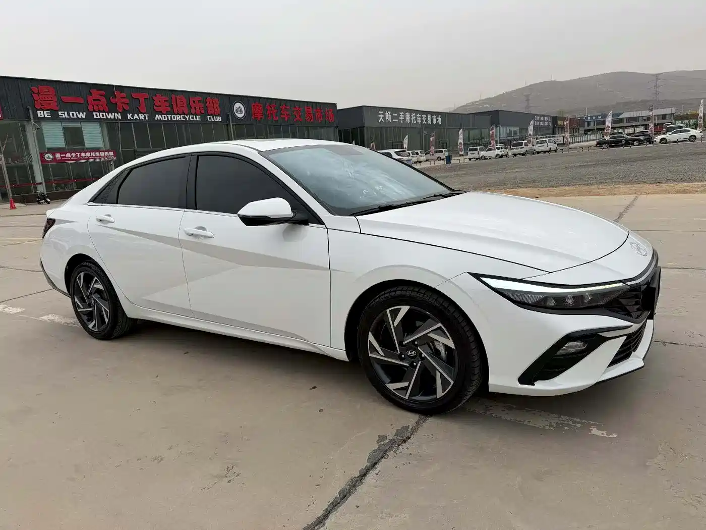 HYUNDAI ELANTRA