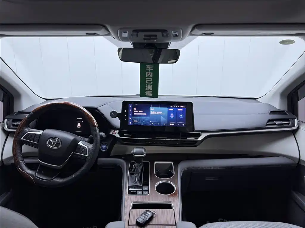 Toyota Granvia 2023 2.5L Hybrid Luxury Edition фото 14